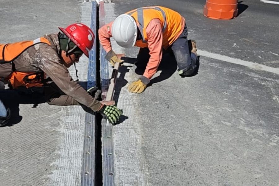 Colocación de juntas de calzada en libramiento progreso