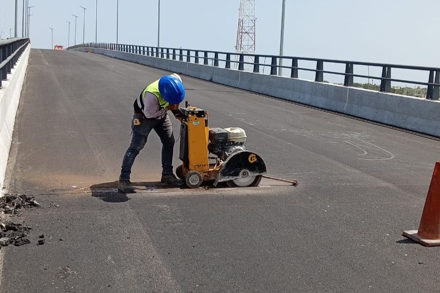 Colocación de juntas de calzada en libramiento progreso